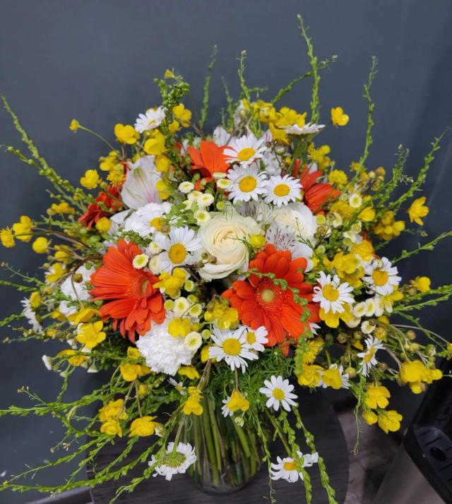 A bright bunch | ծաղիկներ, ծաղկեպսակներ, բույսեր - առաքում Երևան