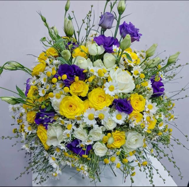 A bright bunch | ծաղիկներ, ծաղկեպսակներ, բույսեր - առաքում Երևան