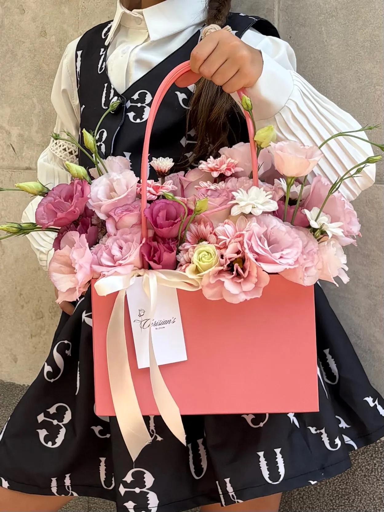 Delicate flowers in a box | ծաղիկներ, ծաղկեպսակներ, բույսեր Երևան Delicate flowers in a box | ծաղիկներ, ծաղկեպսակներ, բույսեր Երևան