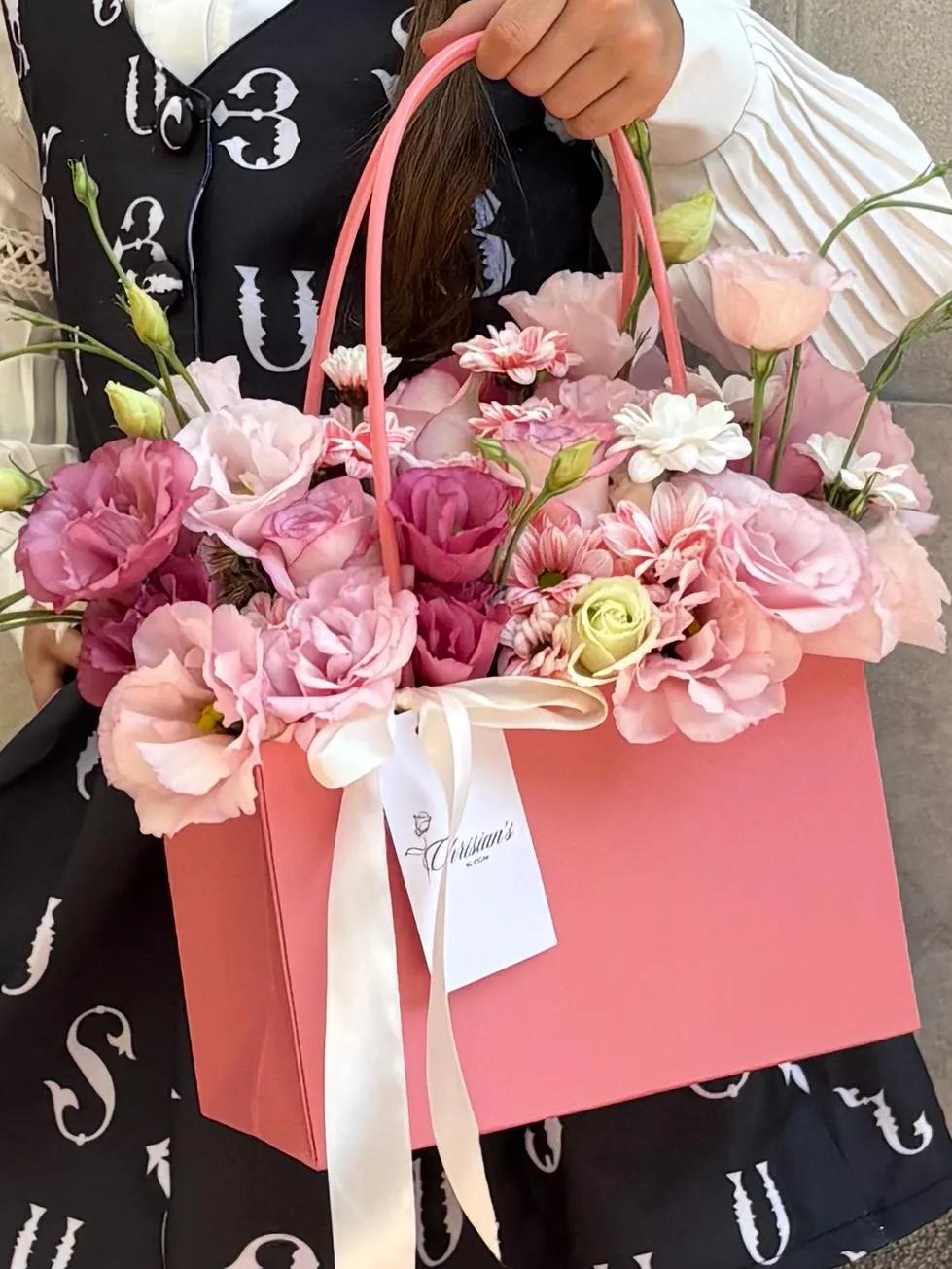 Delicate flowers in a box | ծաղիկներ, ծաղկեպսակներ, բույսեր Երևան Delicate flowers in a box | ծաղիկներ, ծաղկեպսակներ, բույսեր Երևան