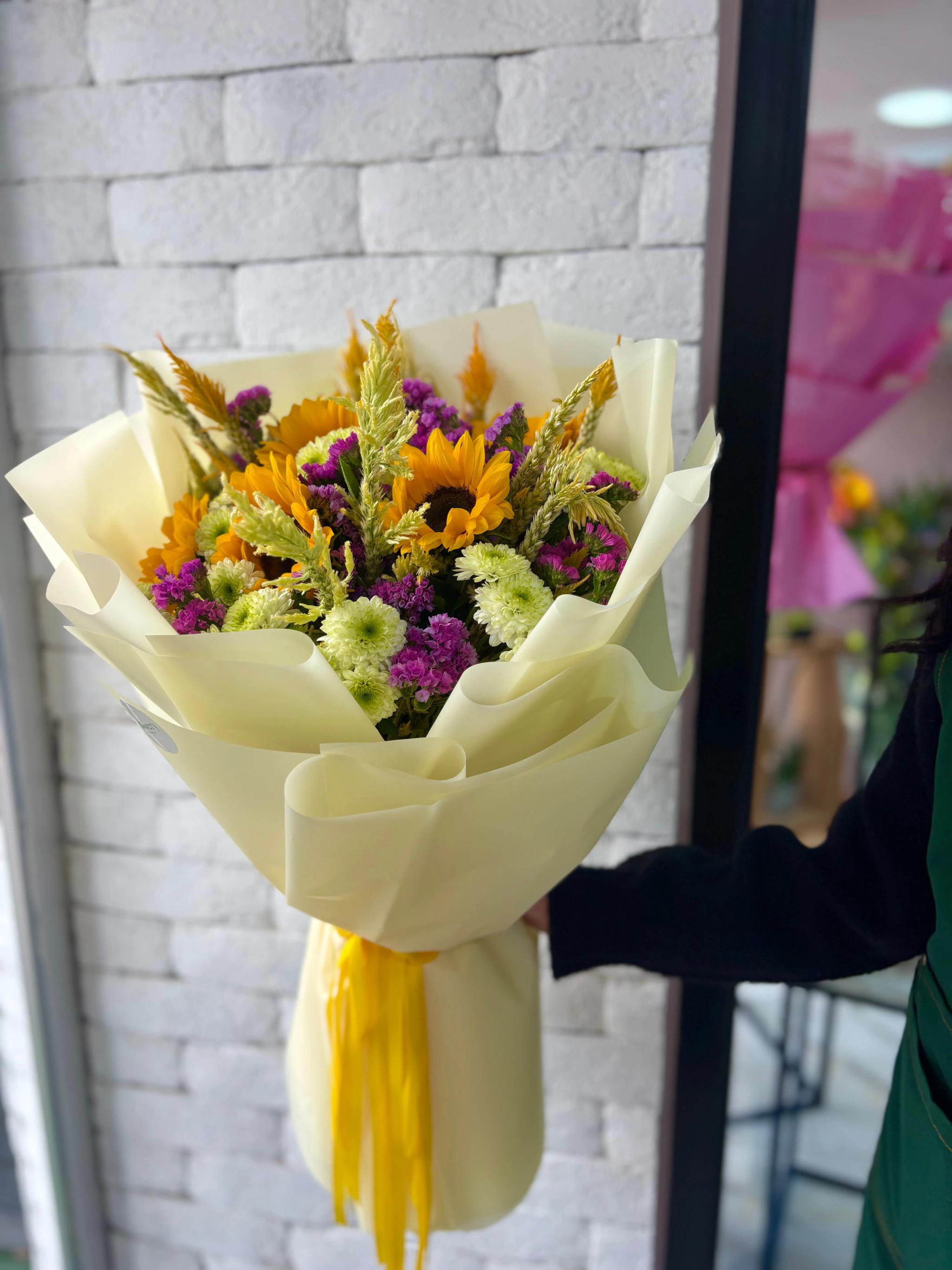 A bright bunch | ծաղիկներ, ծաղկեպսակներ, բույսեր Երևան A bright bunch | ծաղիկներ, ծաղկեպսակներ, բույսեր Երևան